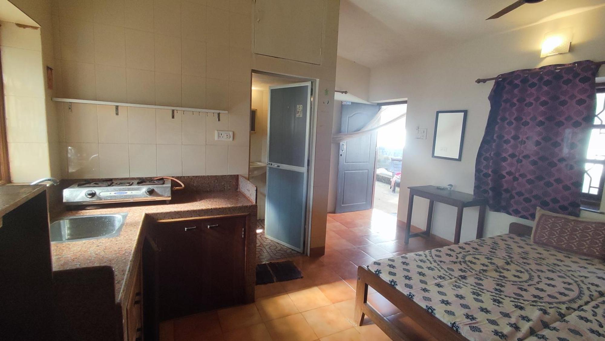 Hill View Guest House 안주나 외부 사진